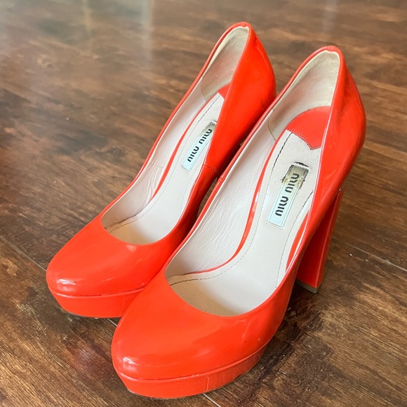 Authentic Miu Miu orange patent leather pumps with a 4 inch heel - Size 6 - Picture 3 of 6